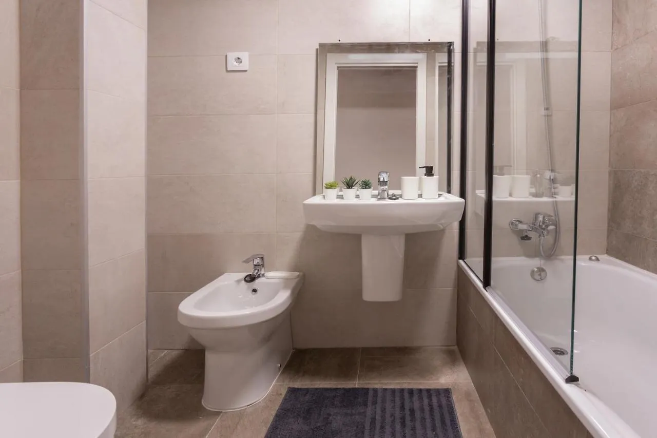Edsam Black&Grey Madrid Apartment