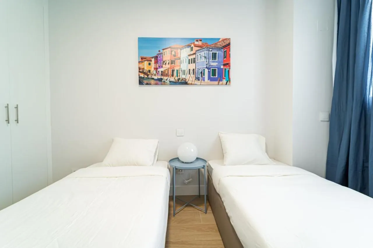 Apartment Edsam Black&Grey Madrid Spain