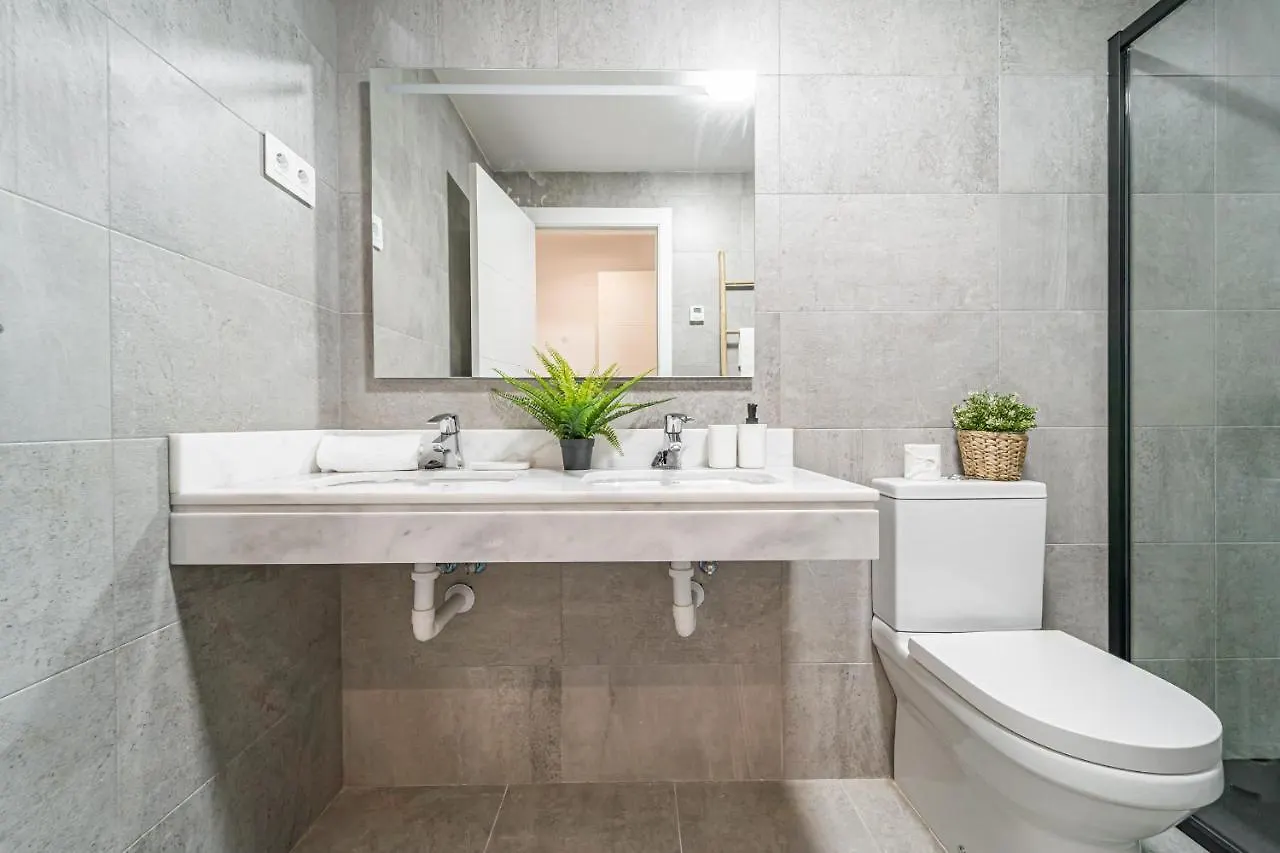Apartment Edsam Black&Grey Madrid Spain