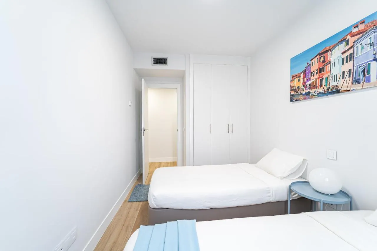 Apartment Edsam Black&Grey Madrid